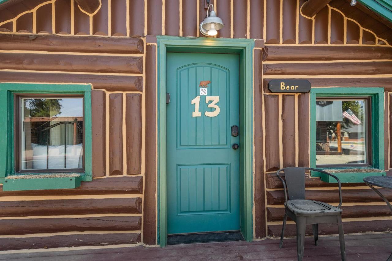 The Bucking Moose Hotel West Yellowstone Exterior photo