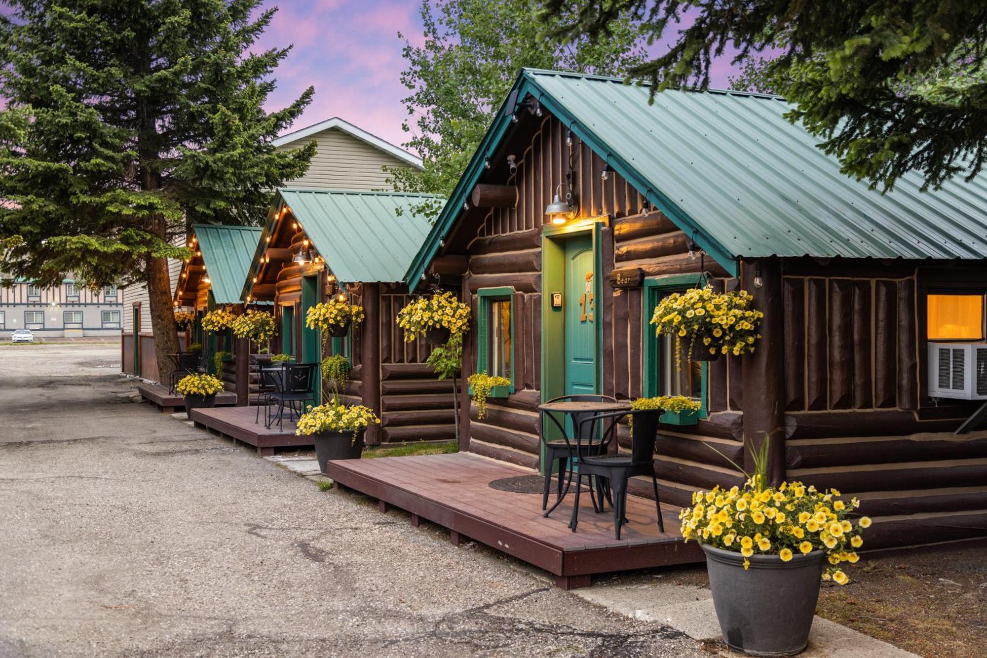 The Bucking Moose Hotel West Yellowstone Exterior photo